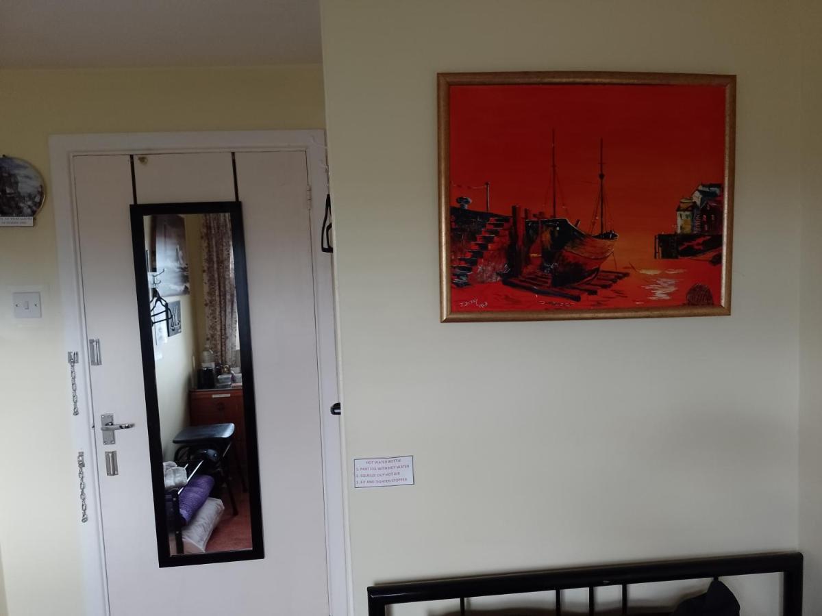 Super Single Room Cardiff Extérieur photo